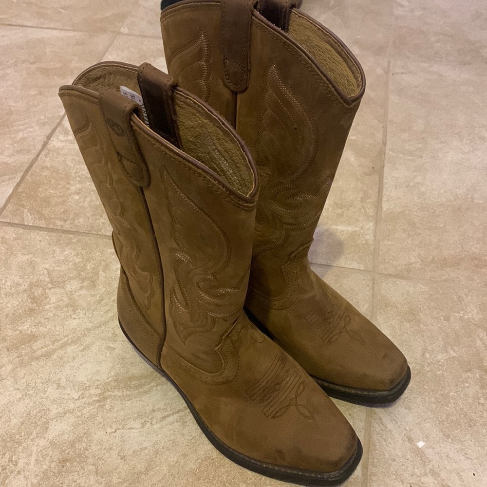 wore them 3 times at most, very good condition, also pretty comfortable as well